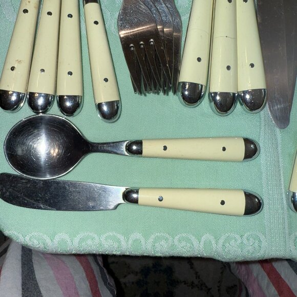 Oneida Palette 19 pieces of silverware/flatware - Picture 4 of 5